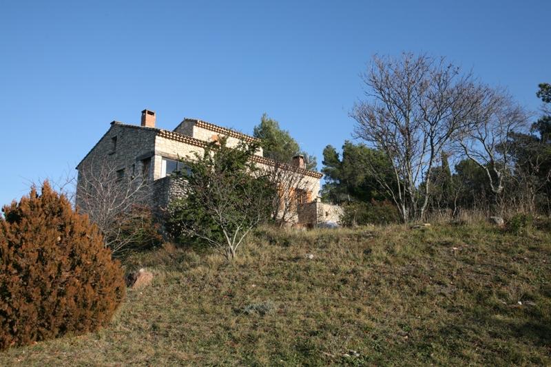 Luberon, maison en bordure de village avec superbe vue